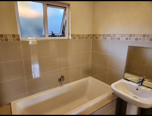 2 BEDROOM FLAT TO LET IN WENDYWOOD